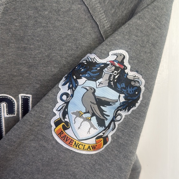 Universal Studios Harry Potter Ravenclaw Gray Appliqué Sweatshirt W1237 Sz S - Picture 4 of 9